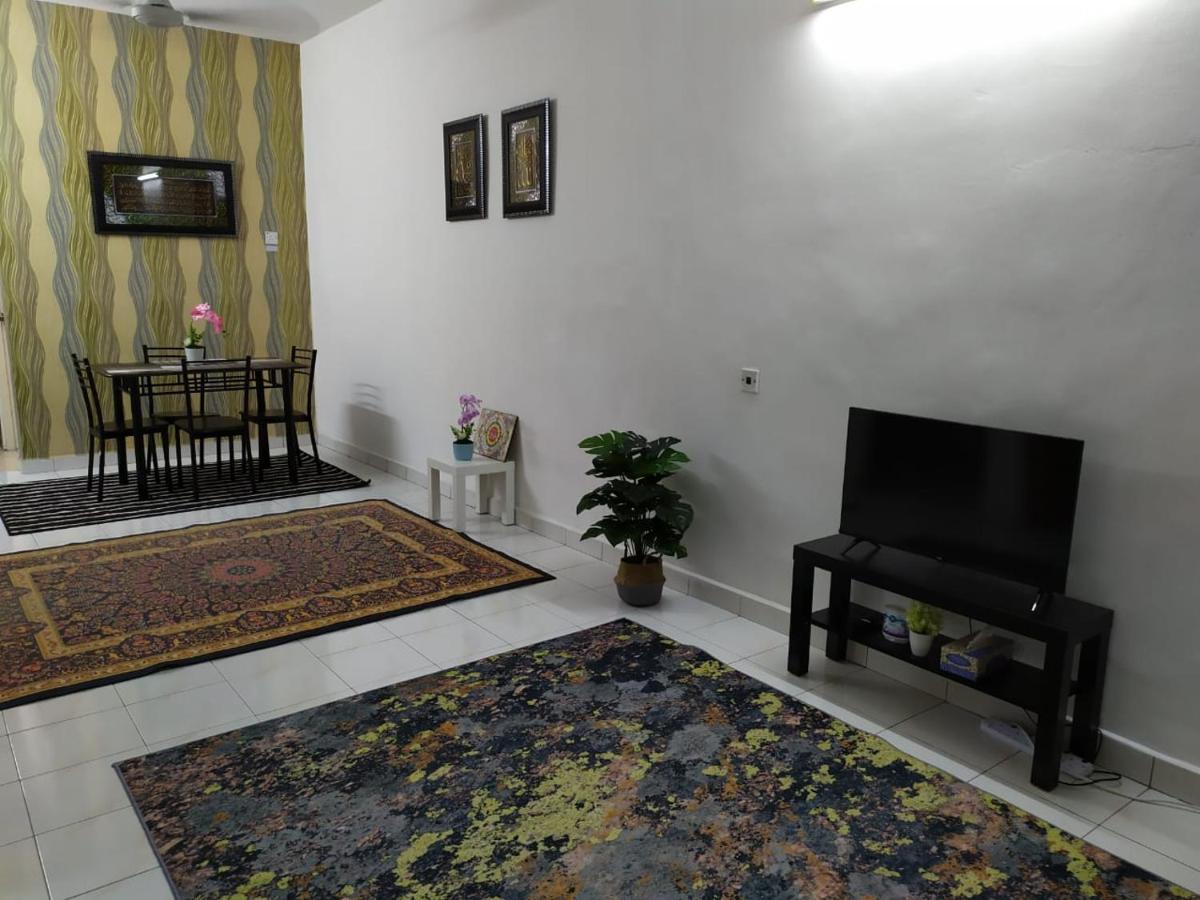 Anggun Homestay Seri Iskandar Zewnętrze zdjęcie