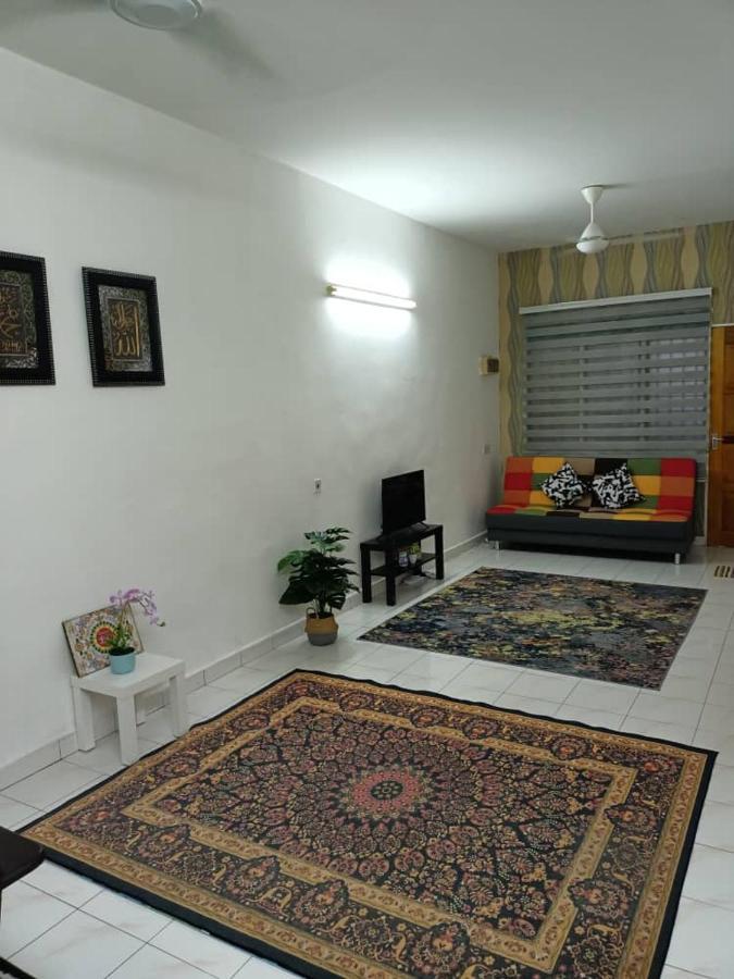 Anggun Homestay Seri Iskandar Zewnętrze zdjęcie